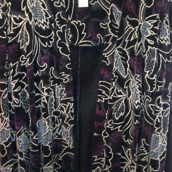 Woman's Jacket - Picture 2 of 3